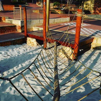 Ponte di corda all'aperto della sospensione del ponte di cavo metallico d'acciaio del campo da giuoco